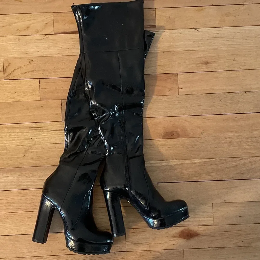 Thalia Sodi glossy black